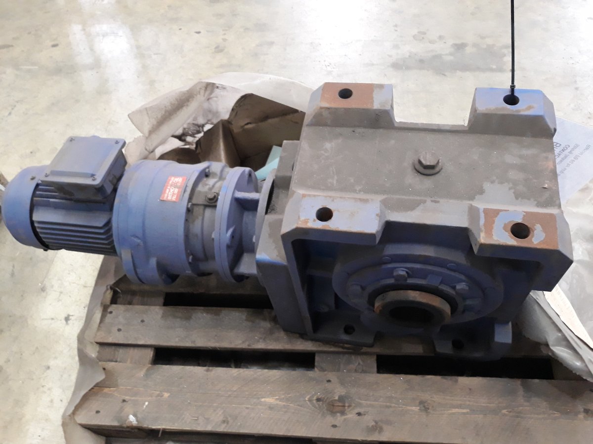 radicongears's tweet photo. Despite everything that's going on at the moment, we're still busy, with lots of units coming in for repair.

Here we have a Renold PB60 from a steelworks, an agitator gearbox from a power station and a Radicon G series from a pharmaceutical company - all waiting to be stripped. https://t.co/myfae8bwPV