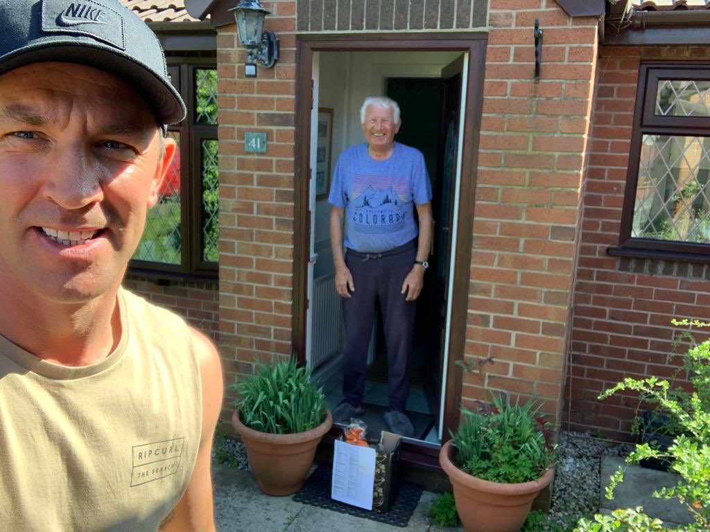 StevePrescott1's tweet image. With it being #BankHoliday tomorrow we will have a limited service so if you require our famous @EcclestonArms BBQ packs #ReadyMeals or #EssentialItems please give us a call 01744881881 and our @BrookOA @SPFCHARITY team will deliver within an hour! #StayHomeSaveLives