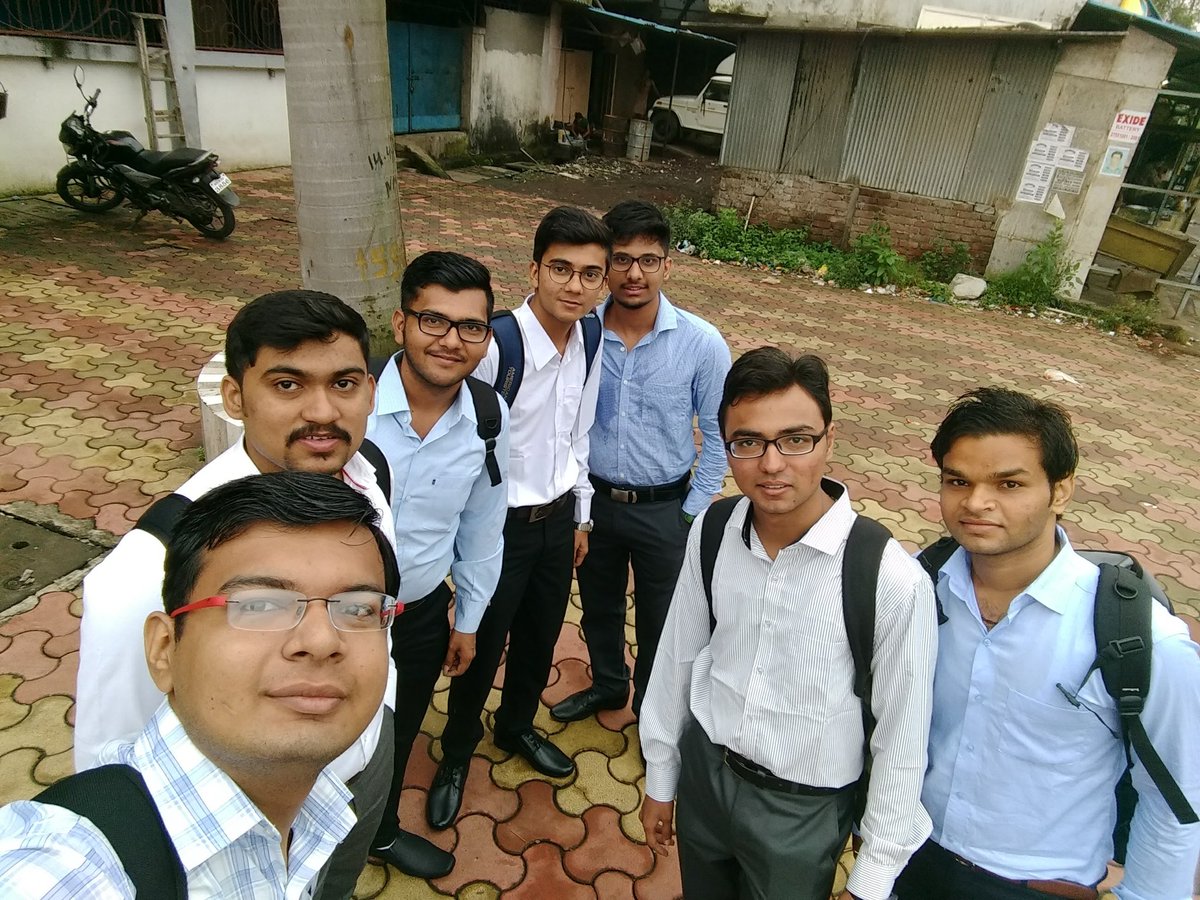 BhojaniNikhil's tweet photo. First day in Capgemini india, 3rd oct 2016. Photo is of outside the hotel we stayed in Mumbai and leaving for onboarding in Capgemini. Group of friends #Capgeminirewind #StrongerTogether @CapgeminiIndia https://t.co/BShyy8xxdP