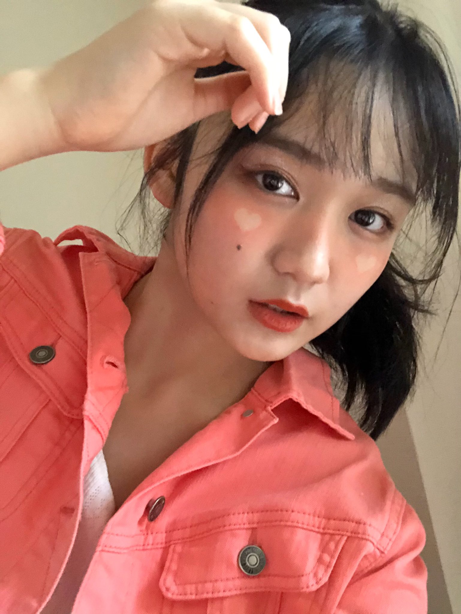 Yuri Yuri Saki Hamao チークの型抜きハートも可愛いすぎるー そんなアイデアがあるなんて 髪型も前回と変わっててる 今回の写真もまた違った雰囲気で可愛いー 私もテンション上がったよー 2パターンも見れて嬉しいなー ありがとうー