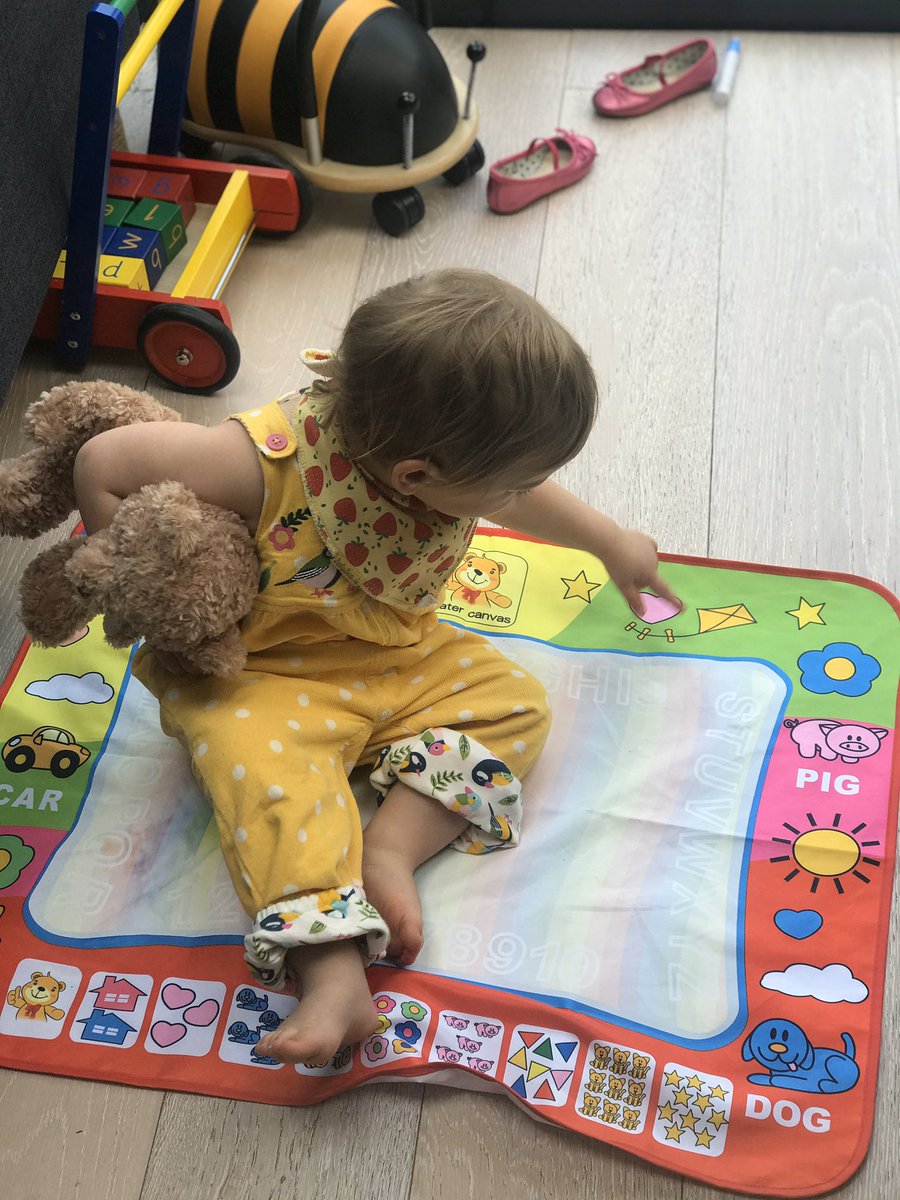 Sharontweet's tweet photo. Dear amazon. Did you just find really, really small children to model this or is my child unfeasibly large... 🤣🤣 #internetorderfail https://t.co/oN20KCcvUg