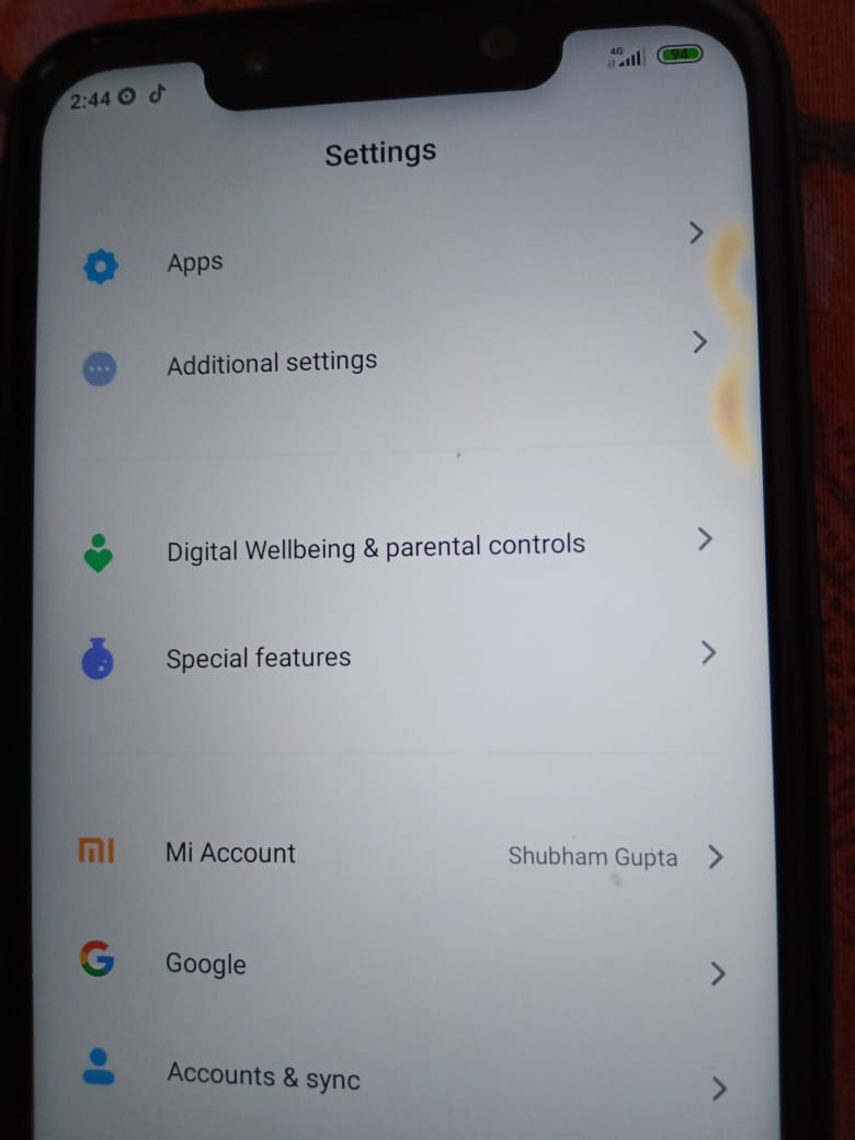 Oyeshubi's tweet photo. @IndiaPOCO build quality really poor of poco f1 the truth have been exposed even they're not taking responsibility of this shit build quality of device! @cmanmohan @atytse https://t.co/htBHv1jv92