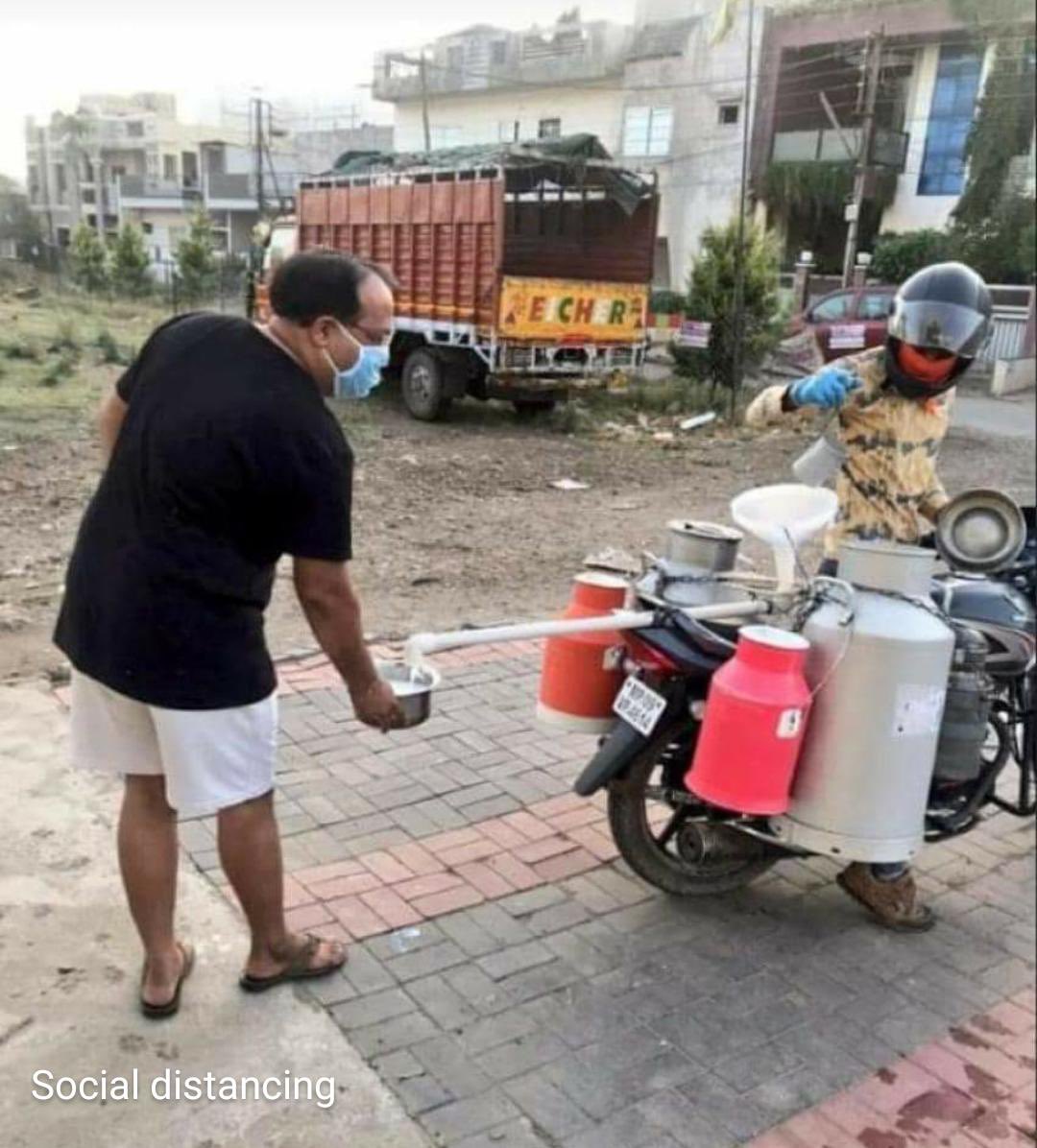 dineshdasa1's tweet photo. Small ideas, big impact.....!

This picture echoes observation made by @anandmahindra - “ The capabilities of our people to rapidly innovate &amp; adapt to new circumstances never ceases to amaze me “.

#Social_Distancing https://t.co/2h6Hgak5hz