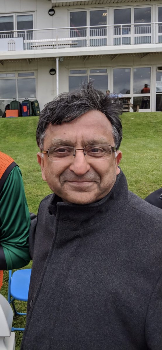 DrRiyazShah's tweet photo. Deeply saddened to hear my colleague and friend Dr Tariq Shafi passed away yesterday from this terrible virus. A Consultant Haematologist at @DarentValleyHsp . A very softly spoken and humble man. A dedicated doctor and astute clinician. We’ve lost one of our best. #NHSheroes https://t.co/TPxVa1jDJ3