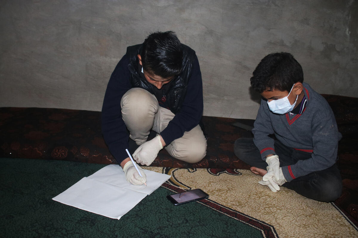 savechildrenuk's tweet photo. Coronavirus has forced 1.5 billion children out of school, putting the most vulnerable at risk.

But in Syria we're helping teachers offer virtual classes from a camp in Idlib.

Thank you to teachers for leading children through this crisis.🧑‍🏫💪 https://t.co/rDFZbDl1Wg