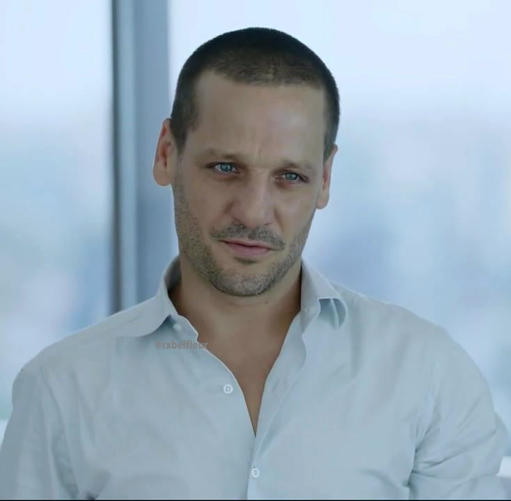 Rodrigo de la Serna as Matías Franco, a thread: