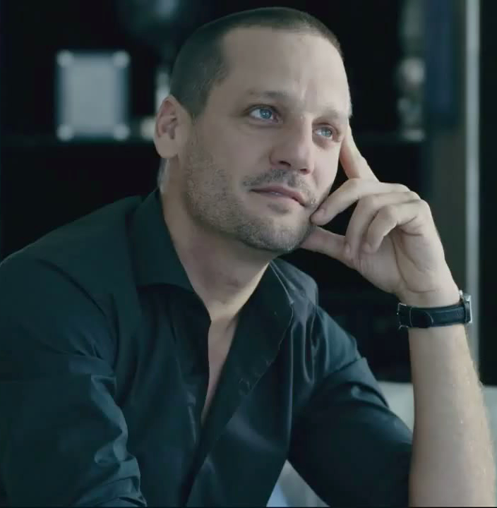 Rodrigo de la Serna as Matías Franco, a thread: