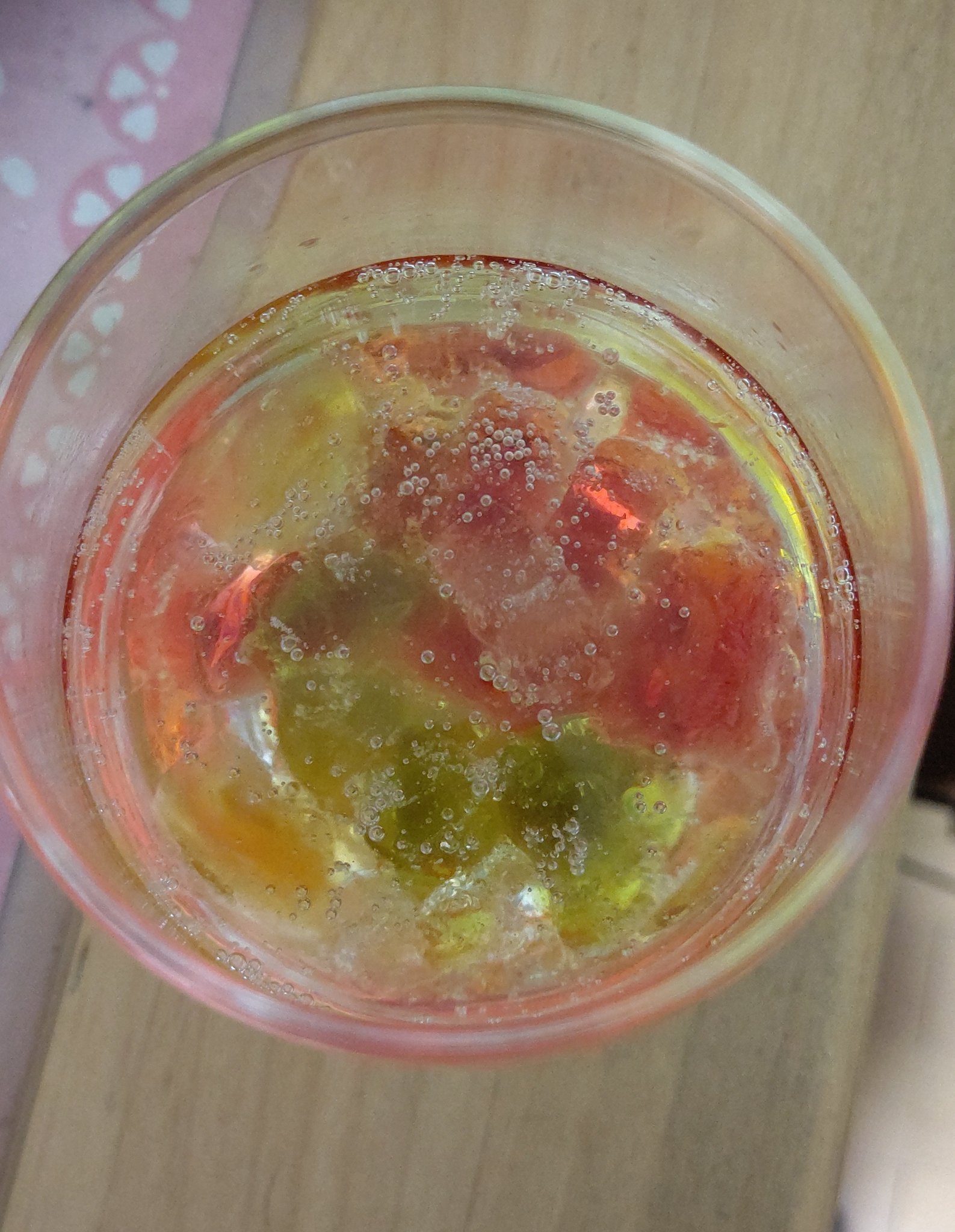 エマ Hariboのグミを数時間ふやかし サイダーやクリアな飲み物に入れると子供が可愛い キレイだと喜ぶ って何かの記事で読んでやってみた 確かにキレイだけど グミの食感は アハハハ Haribo ハリボーグミ サイダーに入れてみた キレイ エマ Hariboのグミを数時間ふやかし サイダーやクリアな飲み物に入れると子供が可愛い キレイだと喜ぶ って何かの記事で読んでやってみた 確かにキレイだけど グミの食感は アハハハ Haribo ハリボーグミ サイダーに入れてみた キレイ