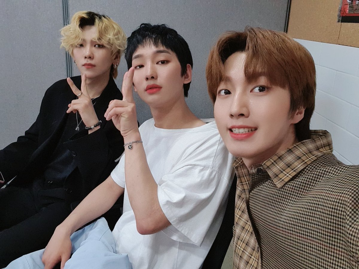 ARGON_twt's tweet photo. 📢ARGON NOTICE📢
⠀⠀⠀
7일 7:00 PM (KST) 아르곤의 우당탕탕 게임랜드에 초대합니다 ! (로엘, 곤, 재운팀 / 카인, 하늘, 여운팀)보러오시기 전에 아르곤 브이라이브 채널 팔로우해주시는거 잊지 마세요 ! 😘 
⠀⠀⠀
https://t.co/urvMoOeWZ1
⠀⠀⠀
#아르곤 #ARGON
#Give_me_dat https://t.co/uVFIR2Bocp