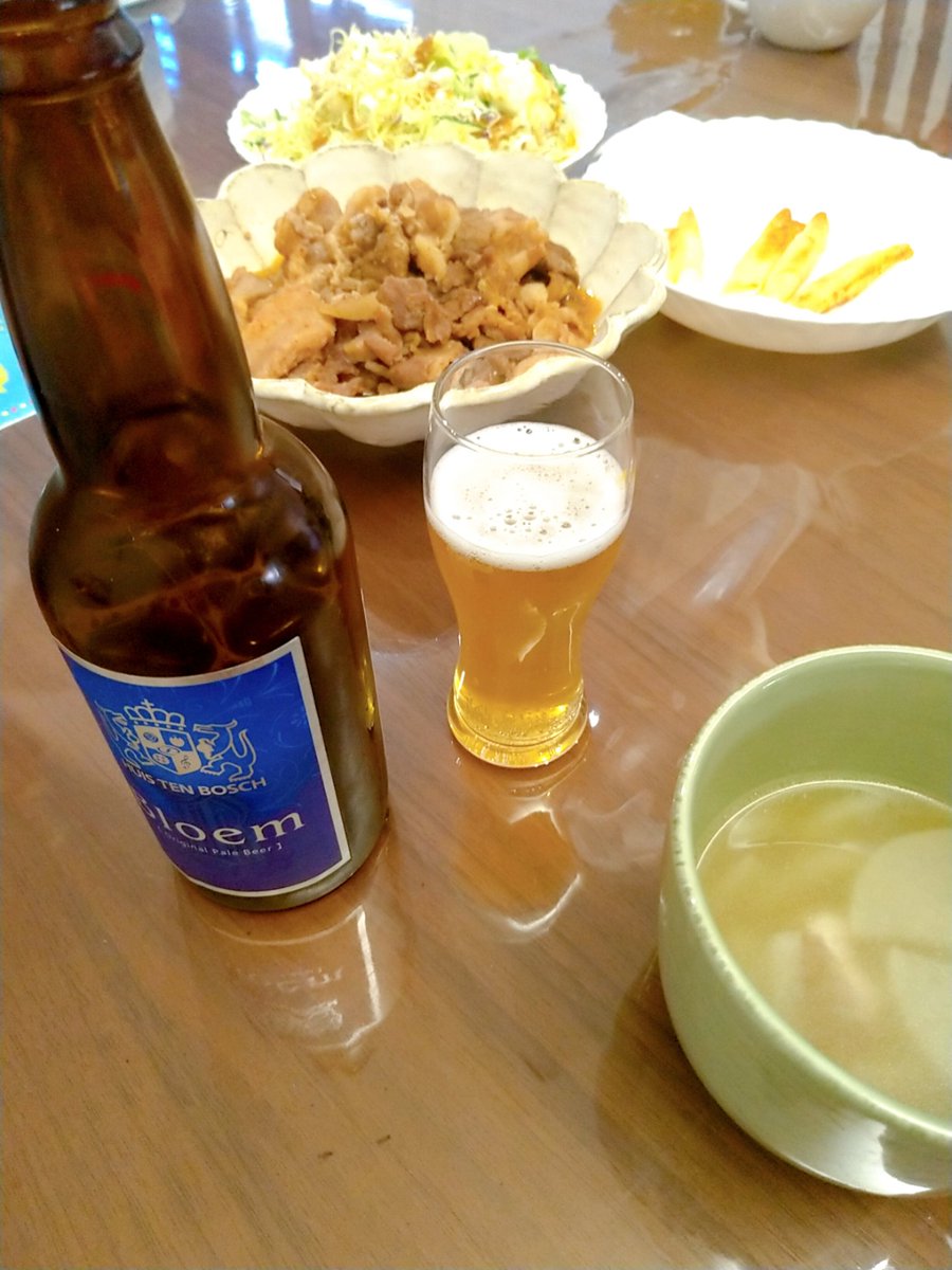 mimiko304's tweet photo. 倉井食堂と呼ばれてる下野市のレストラン倉井のお持ち帰りホルモンを差し入れにいただいた😆
小袋のニンニク量がすごい😁
でも、めちゃくちゃ美味しいんだよねー！
あの味が家で食べられるなんて✨
#おうちごはん
#Twitter晩酌部
#テイクアウト
#持ち帰り
#肉 https://t.co/OS0cJeqQiI