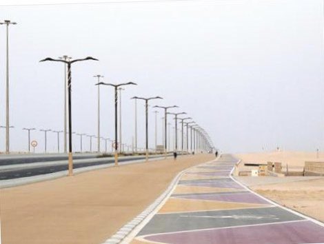 هناك ممشى جميل يقع على يمين الطريق المزدوج الذي يربط العينين بالدريز في ولاية عبري بمسافة 7 كيلو متر، لو نفِّذ لوضع جمالية حديثة ومشروع ذو فائده عظيمة للذين يمارسون رياضة المشي والجري في نفس المكان الآن وبأعداد كبيره وبأرضية غير مستويه
أرجوكم ضعوا بصمتكم يا
<a href="/dhmunicipalcou/">المجلس البلدي - محافظة الظاهرة</a>