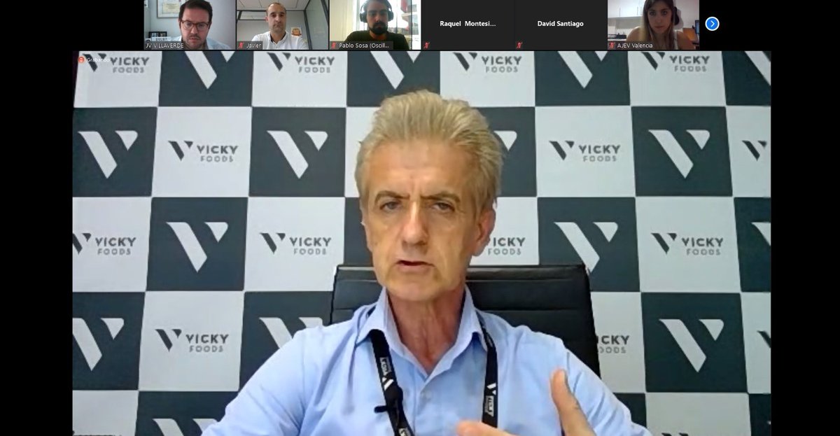AJEValencia's tweet photo. Gracias @rafjuan , CEO de @vickyfoods , por acompañarnos ayer en un nuevo #ForoAJEV. "Ahora más que nunca es importante ser ágiles, cuidar la caja y acercarse lo máximo posible al cliente", explicó. ¡Gracias por tus consejos!
#AJEVNoPara #SomosAJEV https://t.co/0tCnoO5NqV