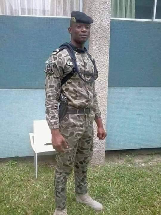 Opadjire's tweet photo. Voici #Koné_Kassoum dit #La_Machine qui est la tête d'un système mafieux qui extorque plus de 2 millions de franc CFA toutes les semaines aux détenus de la MACA en Côte d'ivoire. 
Il est garde pénitentiaire. https://t.co/KPjXMiuhtT