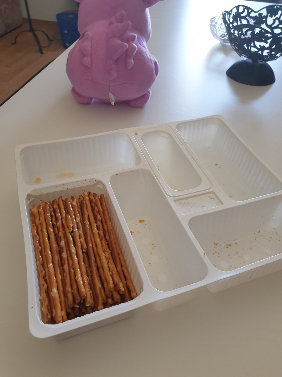 ExperienceNido's tweet photo. I found a snack box on the table and left some for my buddy.
#snacktime #Pokemon
#Pretzelsticks #Chips https://t.co/SksZKryEgb