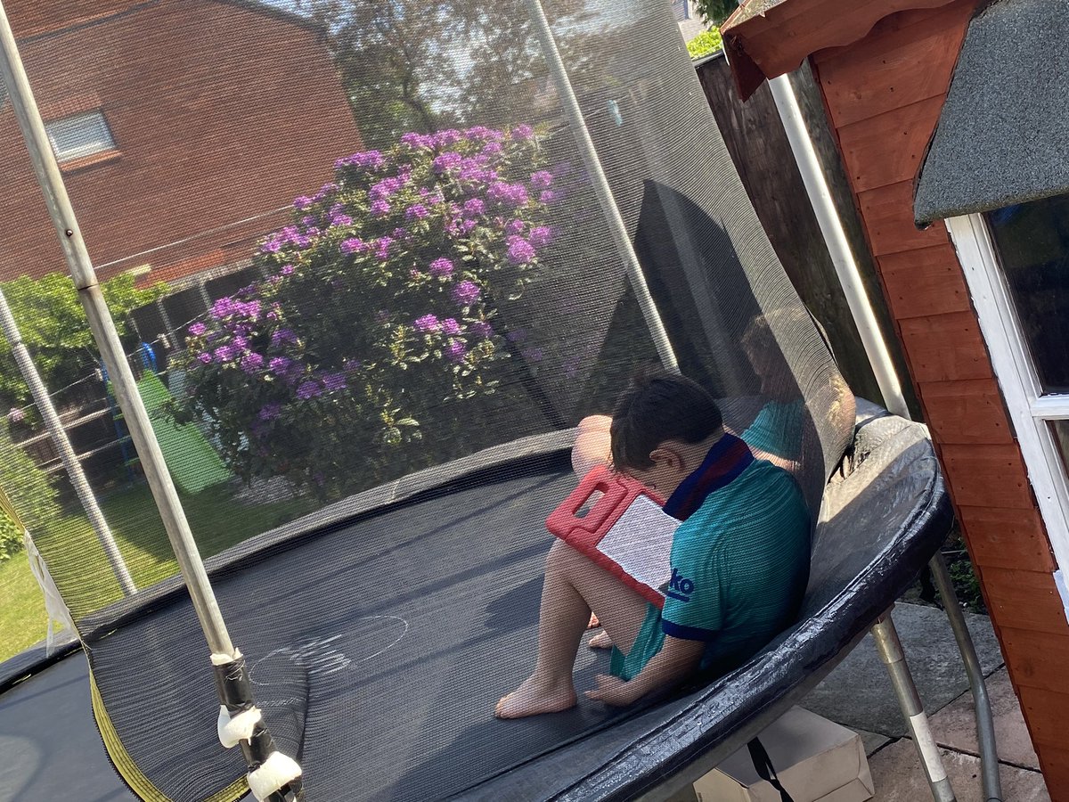 k222lan's tweet photo. @StBellarmine making the most of the gorgeous weather and doing some EPIC reading outside 😎☀️ #yr4SRB #SRBRec #sunshine #freshair #epicreading https://t.co/lAD42dwqtr