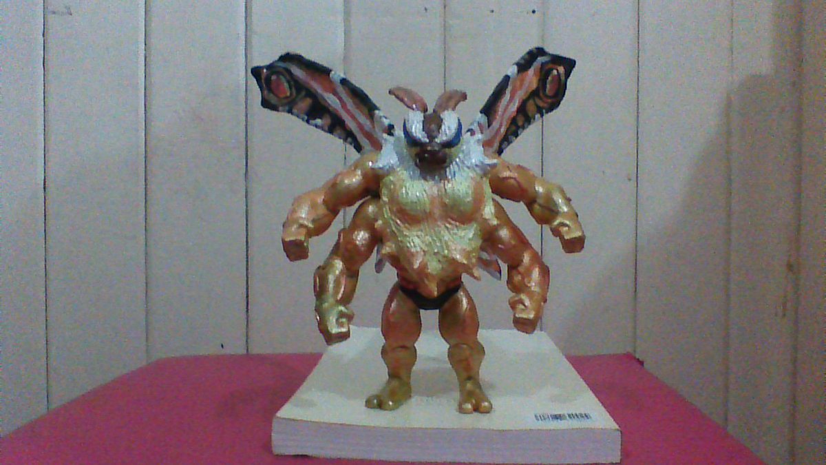 gfan83's tweet photo. The Beauties and the Beast #Godzilla #GodzillavsKong #GodzillaKingofTheMonsters @Ruubesz @CougarMacDowal1 #PowerUpMothra #Mothra2019 #NecaMothra #MuscleMothra https://t.co/DBsocoIyuz