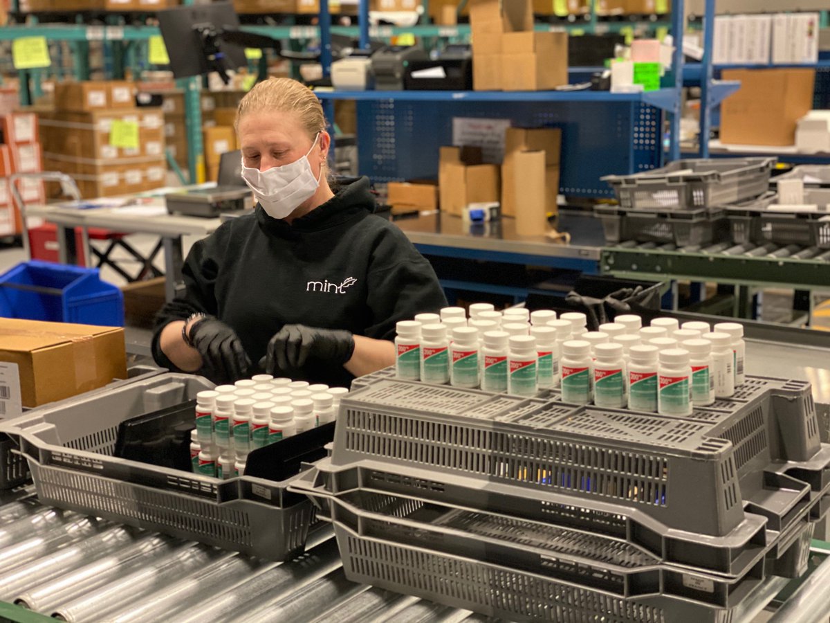 SmithAndrewR's tweet photo. #India supply chains in action despite #covid19

#WHO essential medicine arrives in Canada at @mintpharma facility will benefit thousands of Canadians with lupus or rheumatoid arthritis  

wonderful collaboration from 🇮🇳 @MEAIndia @CimGOI @dgftindia @ipca Laboratories  🙏 https://t.co/wmnQZ02pYD