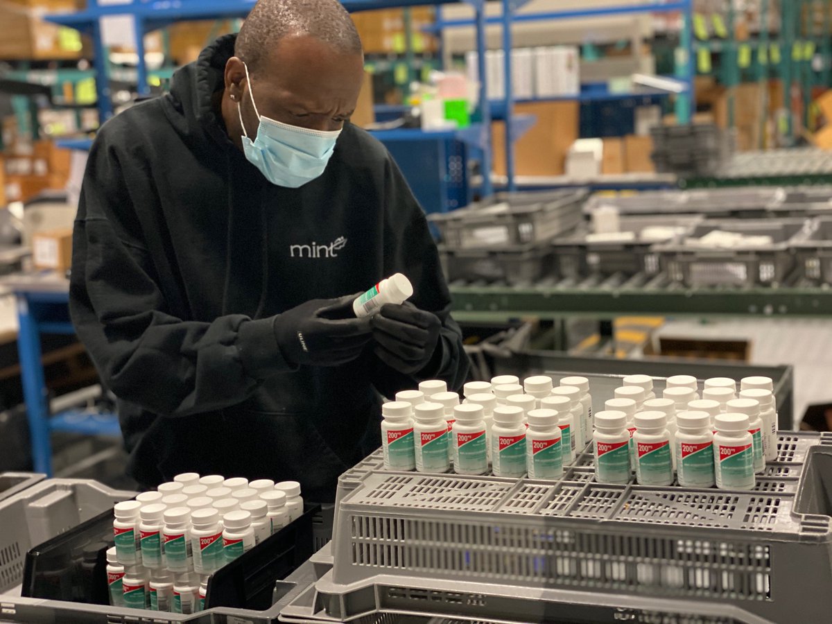 SmithAndrewR's tweet photo. #India supply chains in action despite #covid19

#WHO essential medicine arrives in Canada at @mintpharma facility will benefit thousands of Canadians with lupus or rheumatoid arthritis  

wonderful collaboration from 🇮🇳 @MEAIndia @CimGOI @dgftindia @ipca Laboratories  🙏 https://t.co/wmnQZ02pYD