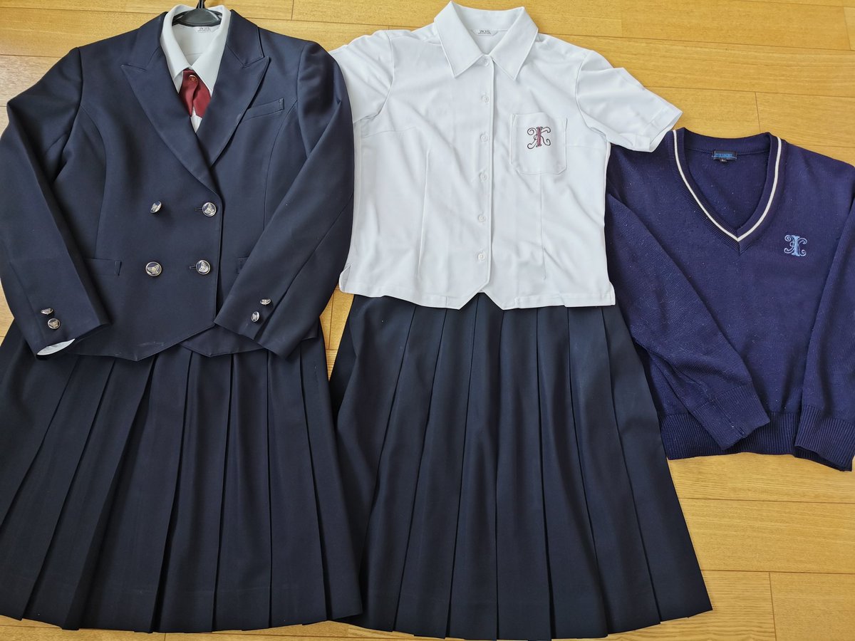 制服買取 買い取り 専門店デジタルウェブ Na Tviteru 奈良県立生駒高校の制服セットを買い取らせて頂きました ダブルボタンのブレザー エンジのリボンに ブラウスの胸にはエンブレムが刺繍されています デジタルウェブへお売り頂きありがとうございました 制服