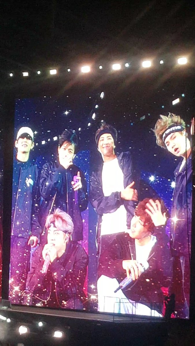 INEEDU1306's tweet image. Aujourd'hui ça fait 6 ans que je Stan BTS 😭 j'ai vraiment passé de merveilleux moments avec eux notamment quand je les ai vu en concert. BTS je vous aime et je vous aimerai toujours 😭💜 #6YearsWithBTS