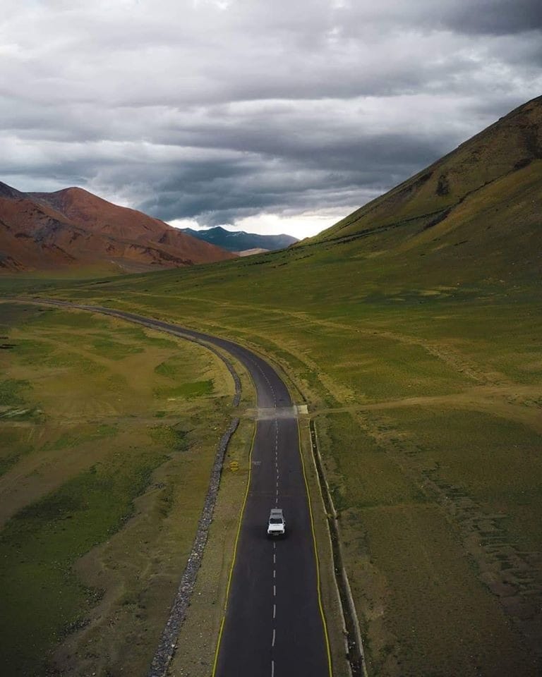 Abode of Gods. Srinagar, India.
Book your unique tour: tripnxt.com
#abode #srinagar #leh #lehladhak #desert #pangong #mountain #travel  #ladakhtourism #ladakh #ladakhbiketrip #ladakhdiaries #stayhome #staysafe #ExploreLikeNeverBefore #nubra_valley #tripnxt #India