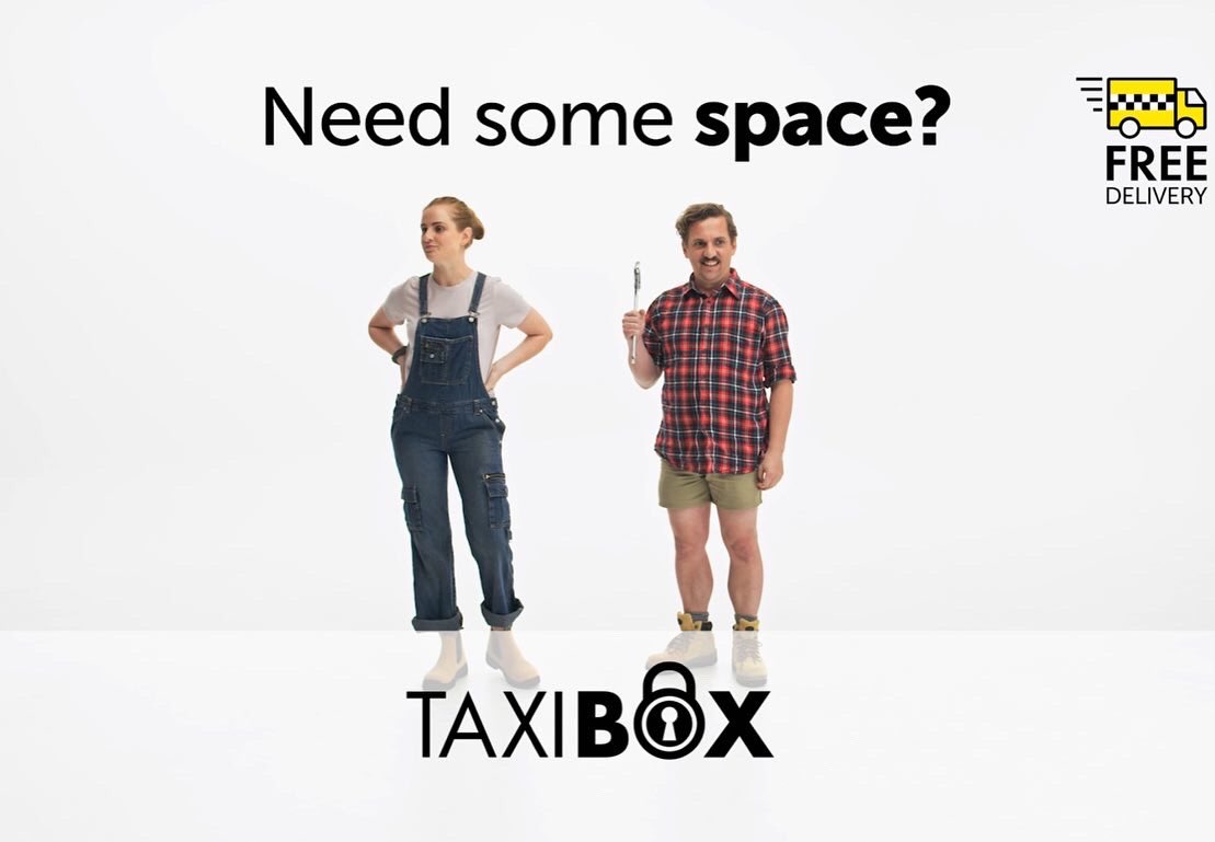 singwthbeccyloo's tweet photo. 🚕📦 Could not contain the laughter on set filming some quirky adverts for @TAXIBOXstorage https://t.co/YvdU8eXXXg