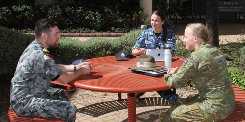 DefenceAust's tweet photo. The lecture theatre has been traded for the lounge room as #YourADF moves education online. While #COVID19 has seen Defence change the way it conducts education, the mission of intellectually preparing our leaders has continued uninterrupted. @ausgov
📖: https://t.co/tJv7kxIKil https://t.co/nhlC9ov7Ju