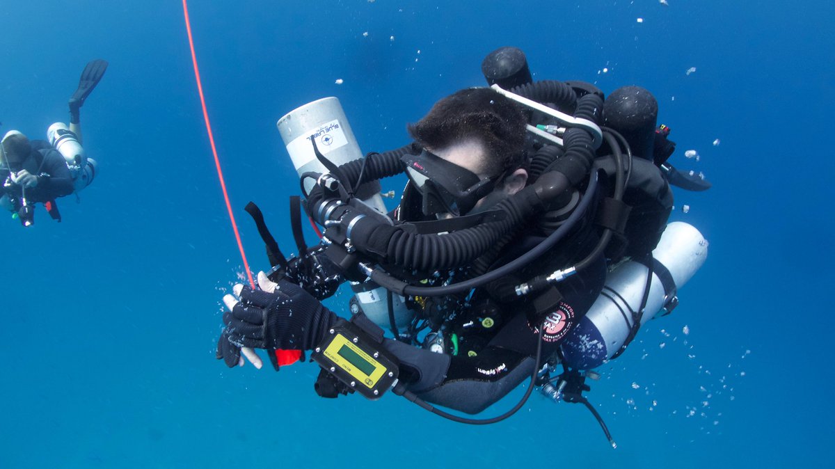 BlueLabelDiving's tweet image. Michael practicing a rebreather bail out ascend on his Megalodon ccr in preparation for his 100m dive. @TDIdivers @BlueLabelDiving @DiveShearwater