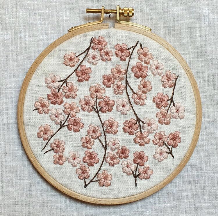 HBurburyDesigns's tweet photo. B O B B I E

One of my favourites from, the #blossomcollection I love the subtle tones of pink within the design which really brings the #flowers to life. The #embroidery kit for Bobbie now available from my website 

https://t.co/xV5U3rxgo2

#hannahburburydesigns #handembroidery https://t.co/TdecfrjYDU