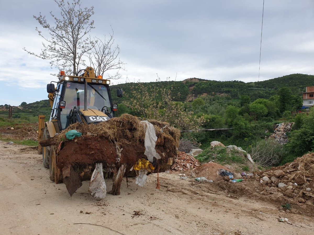 ArlindaBinjaku's tweet photo. Janë super ekip. 👷🏼♂️💪🏻
Bashkë kemi mësuar ta duam ♥️ Tiranën, e ta duash do të thotë të kujdesesh që të jetë kudo pastër.
#ZallHerr 👏🏻 https://t.co/rhJAQlintu