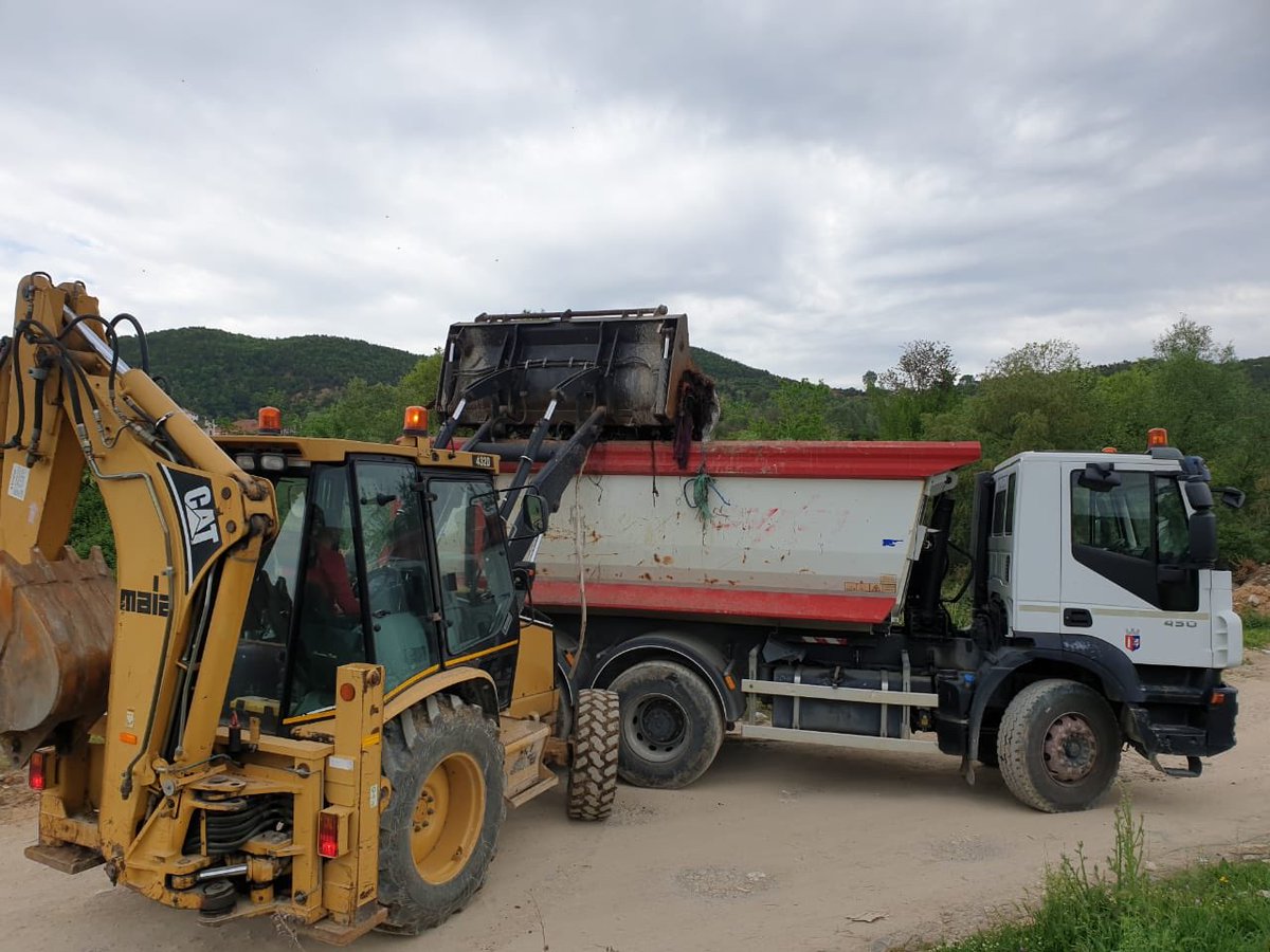 ArlindaBinjaku's tweet photo. Janë super ekip. 👷🏼♂️💪🏻
Bashkë kemi mësuar ta duam ♥️ Tiranën, e ta duash do të thotë të kujdesesh që të jetë kudo pastër.
#ZallHerr 👏🏻 https://t.co/rhJAQlintu