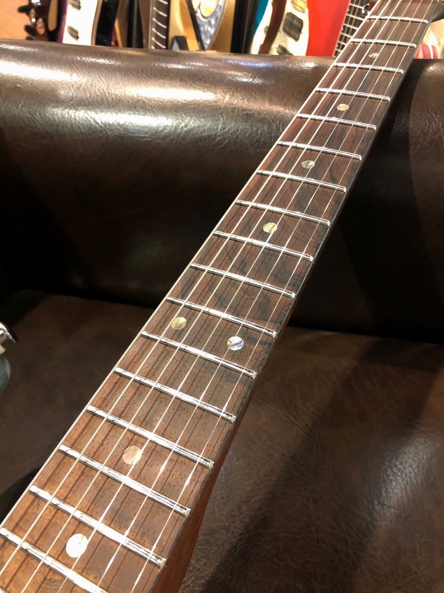 ishibashimusic's tweet image. ブラジリアンローズウッド指板を使用したカスタムモデル、Suhr Standardの中古品が入荷！
思わず目を奪われるSilver Dripカラーが印象的です。
詳細は商品ページをご覧下さい。
#Suhr #BZF
^渋谷店
bit.ly/3cdKzht