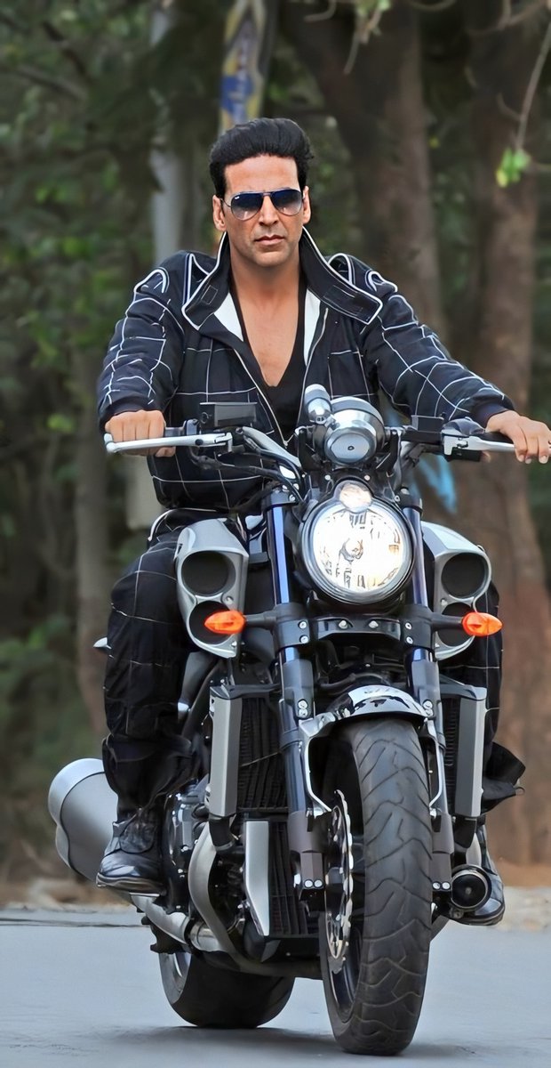 Akshay kumar is the the most stylish personality of Bollywood!
Look at the swag!
😍🔥