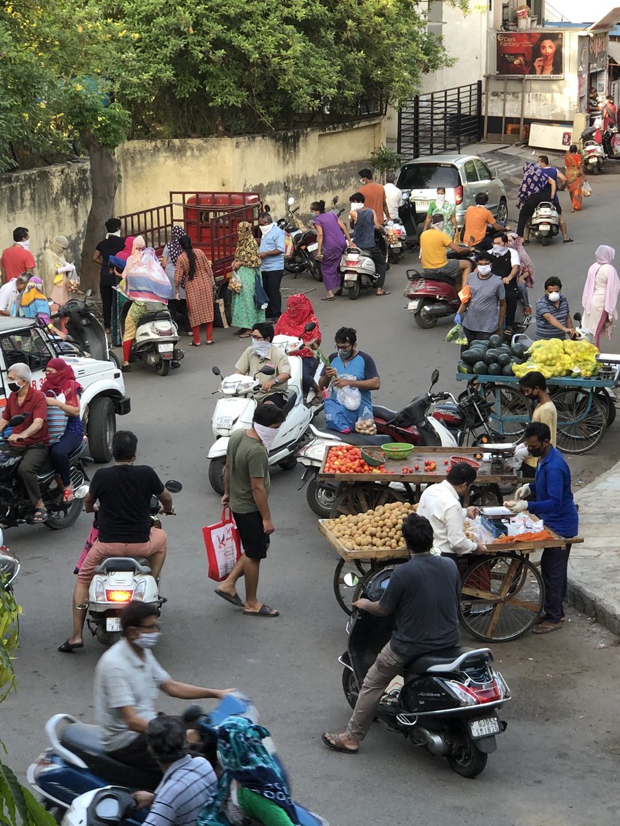 vmtailor's tweet photo. @MySuratMySMC Banning vegetables and fruit selling is the most incompetent decision taken. This has facilitated spread of Corona on a mass scale in just couple of hours. The entire city is on the road. Is this how u want to stop the spread? Look at zero-efficacy policevan in this snap too! https://t.co/QbmYbbBWpk