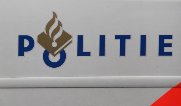 Politie deelt beelden 8 mannen die auto in greppel duwden tijdens Boxtelse stalbezetting - ..