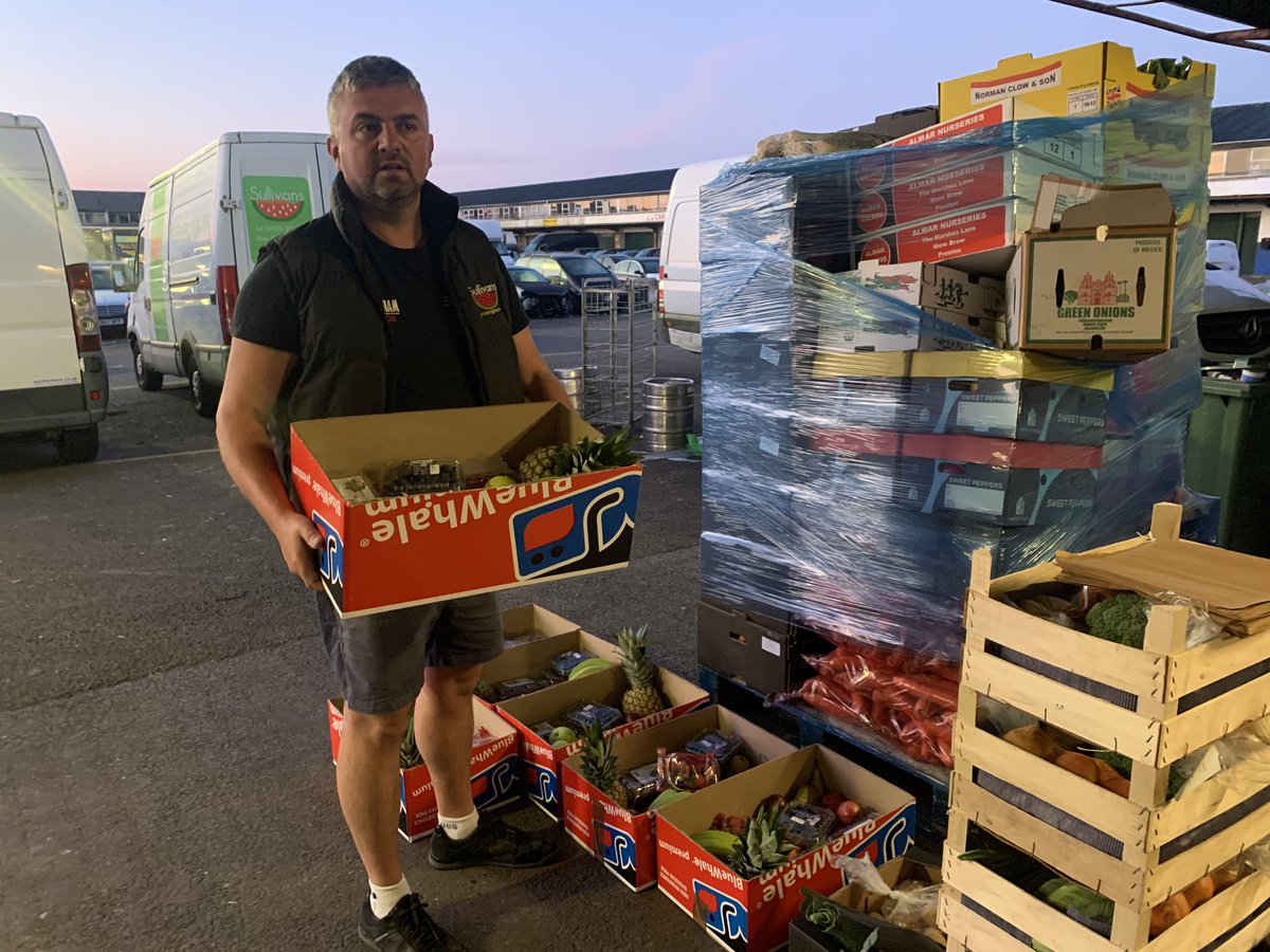CardiffFruitVeg's tweet photo. All fresh fruit veg and salad hampers going out today with gala and golden delicious @bobbybluewhale1 apples 🍎 https://t.co/6tCg3ZREkX