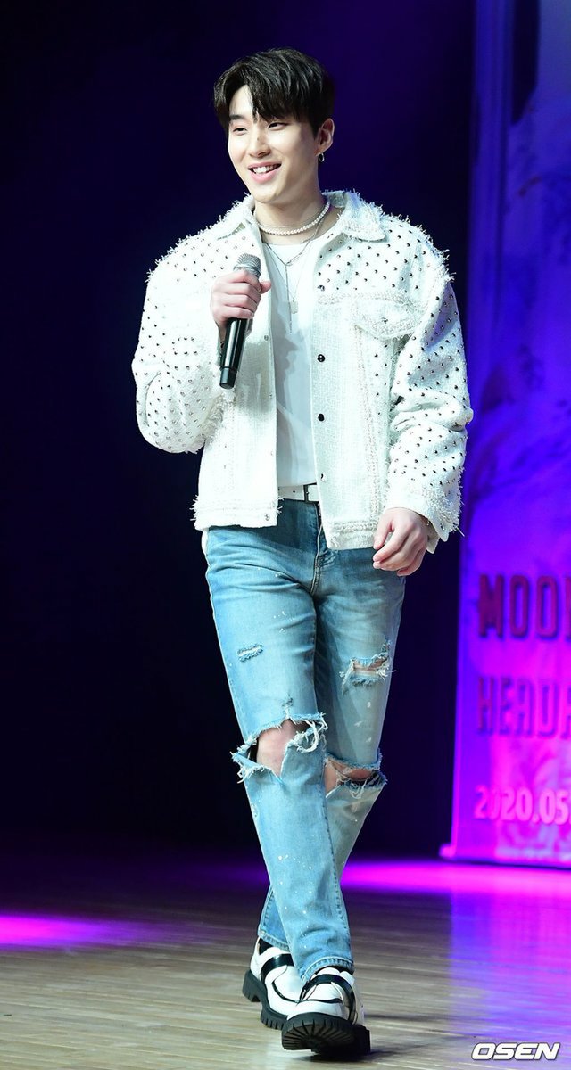 kor_celebrities's tweet photo. B.A.P 出身 ムン・ジョンオプ、ソロデビューアルバム「HEADACHE」のショーケース開催中。。

B.A.PのまとめLIVE⇒ https://t.co/CC681e6DFw

速報ランキング⇒ https://t.co/mc9qWCoA44 https://t.co/9YJRufSPhO