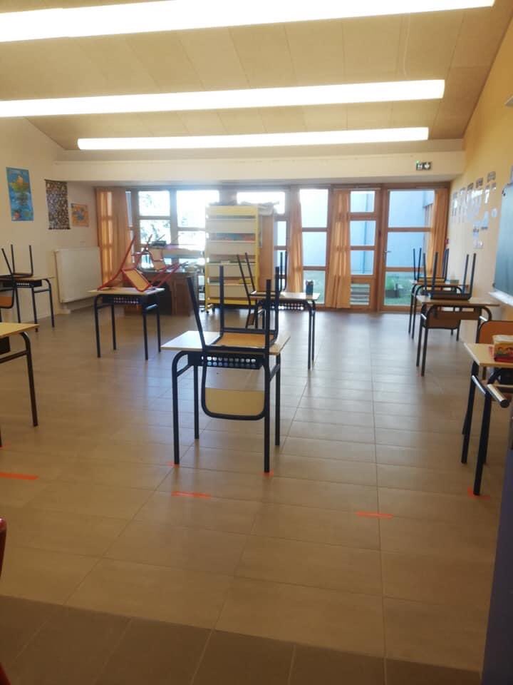 LesStylosVerts's tweet photo. Transformation des classes en cours... 

#StylosVerts 
#Deconfinement 
#11mai https://t.co/3X5EUTAZT8