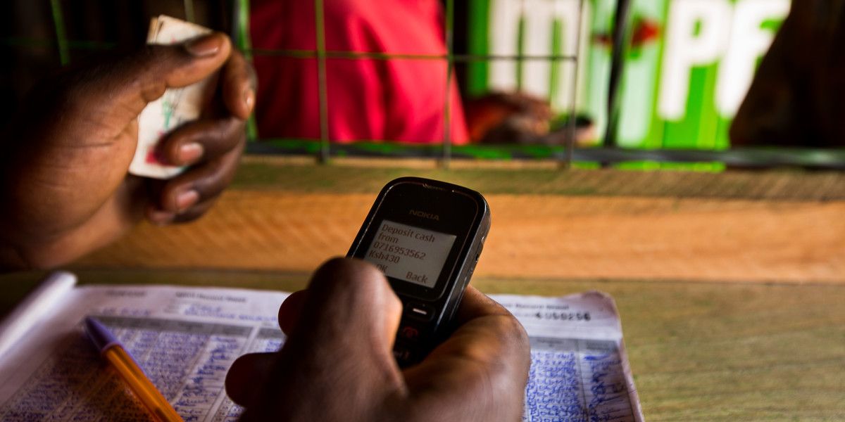 FlashTweet's tweet photo. 7️⃣💻[ #TransfoNum] #Google et la #GateFoundation s'unissent sur la promotion du paiement #digital dans les pays en développement
https://t.co/Efyii46jRf v/ @FortuneMagazine

💬En 4 ans, #MPesa a ainsi aidé à sortir 194k ménages kenyans de la pauvreté

#Banking 
#FlashTweet⚡️ https://t.co/w9mScnlr31