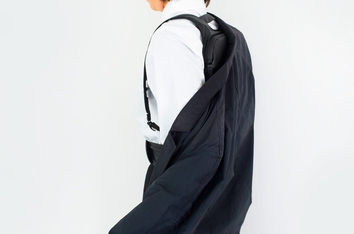 薄いリュック」が発売されました！ 本体の厚みは2cm。極限まで削ぎ