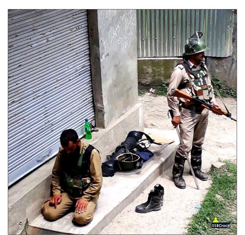 SunnyRa06380107's tweet photo. These pictures will not win the Pulitzer Prize because they don't Run any Agenda !!! 
But these pictures will win the heart of the entire nation 🇮🇳 #indianarmy #PulitzerPrize2020 #PulitzerPrize #pulitzerprizescam #kashmir #KashmirIsIndia https://t.co/swf6FOPJwC