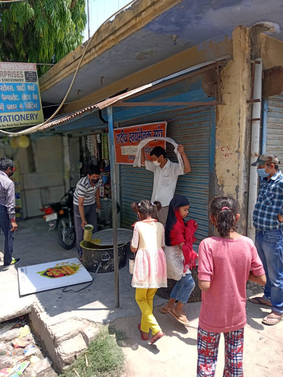 mithila_maithil's tweet photo. Personally witnessing dedication of RSS Swayamsewak in helping people through multiple means in this pandemic .
#संघ_सेवा_समर्पण https://t.co/2zXGRuEd9g