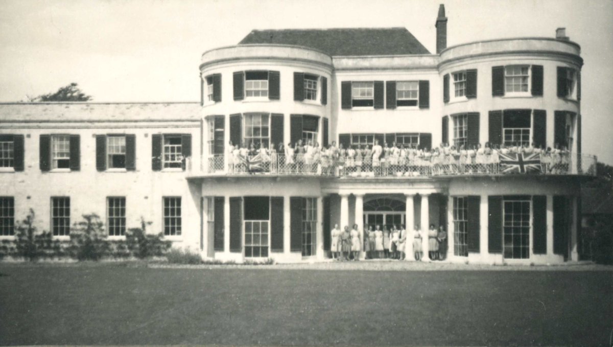 ManorHseSchool's tweet photo. Here's #manorhouseschool on VE Day celebrating on the balcony as seen on #manorhouseschool_alumni - Don't forget to join in at #StayAtHome with the national reflection & remembrance at 11am this Friday 8 May, #VEDay75thAnniversary for a #TwoMinuteSilence #OurMHSCommunity #Bookham https://t.co/pTnakykMv8