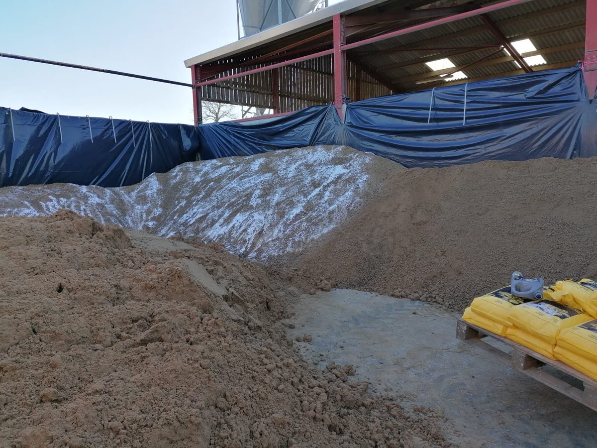 Richardctay's tweet photo. Brewers grains mixed with sugar beet pellets through mixer wagon feed salt on top. grass silage on top weekend https://t.co/HVV1BHjpkg