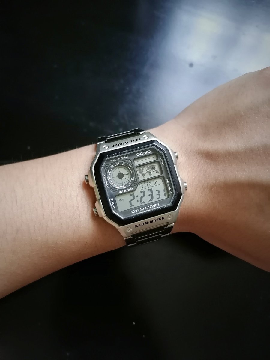 When people say James Bond, the watches that come to mind are the Submariner or the Seamaster. But there is a watch that has paid tribute to the Seiko G757 worn by Agent 007 in Octopussy, and that is, the Casio Royale. (AE-1200)