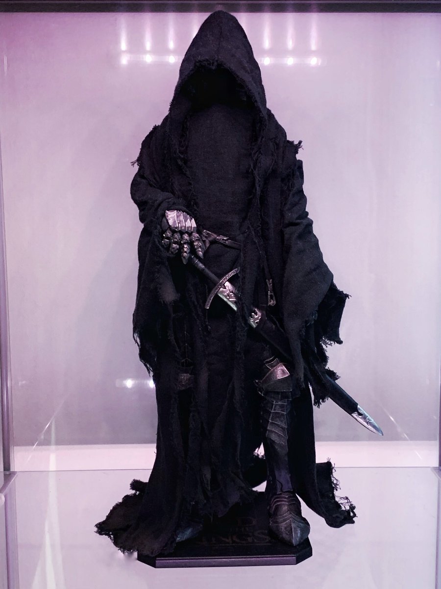 マーベラス 2nd 1 6 Asmus Toys ロードオブザリング 第一弾としてリリースされたナズグル 製品版のアウトフィットがゴワゴワ糊付けでイマイチだった為衣装部分全てを作り直したカスタムです 画像だとほぼ分かりませんが裾などにウェザリングを施しています マーベラス 2nd 1 6 Asmus Toys ロードオブザリング 第一弾としてリリースされたナズグル 製品版のアウトフィットがゴワゴワ糊付けでイマイチだった為衣装部分全てを作り直したカスタムです 画像だとほぼ分かりませんが裾などにウェザリングを施しています