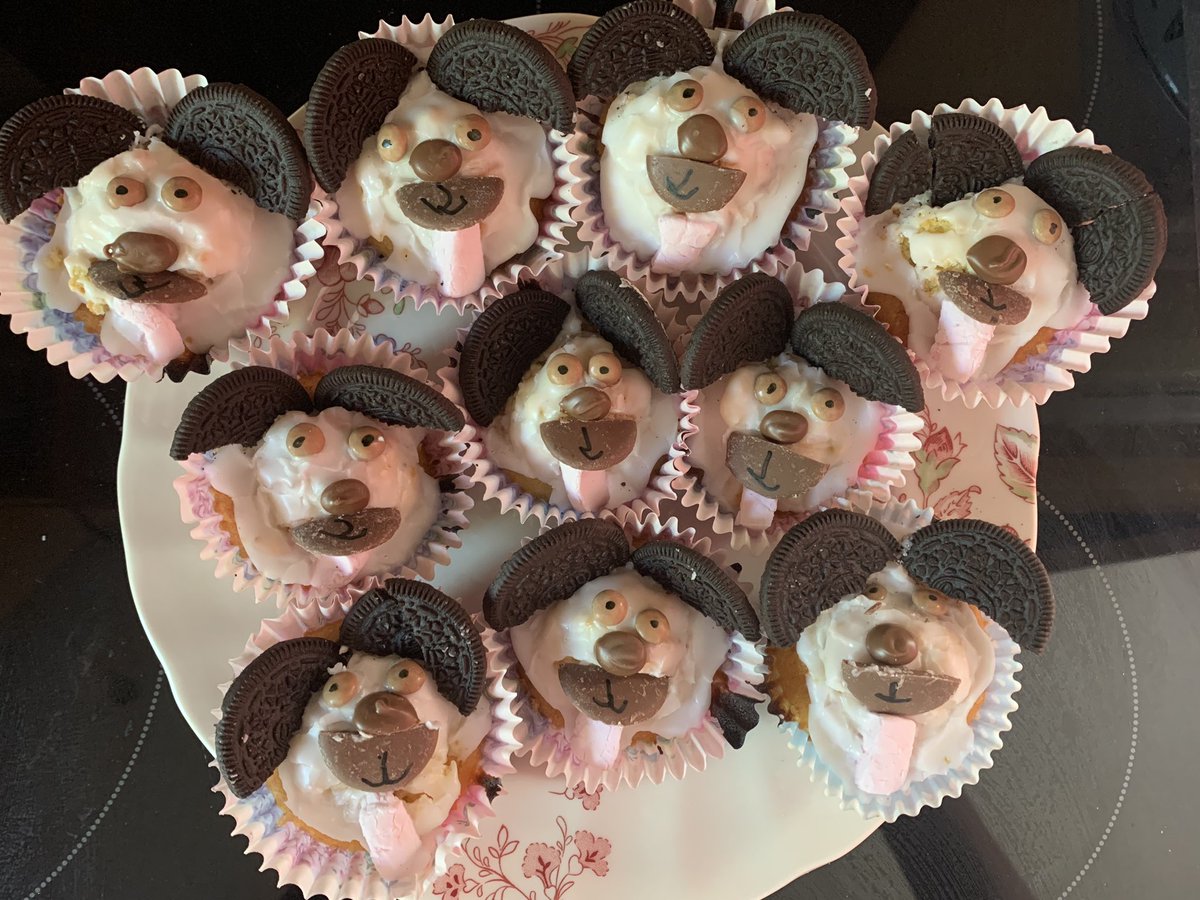 HelksVicky's tweet photo. #MNAbakeoff Scarlett’s puppy cupcakes with hidden piñata treats inside! https://t.co/X1L6dJjDMq