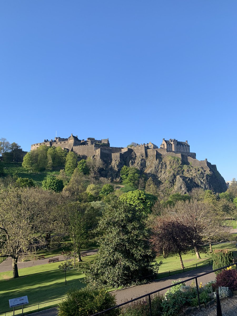 PaulCameroni's tweet photo. How good is Edinburgh 😍☀️ https://t.co/lqjaAPREAN