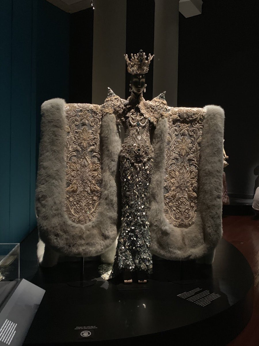 Keanboi27's tweet photo. The gown of @reginevalcasid sa return ng @ABSCBN hahahah ctto https://t.co/38WKwUQfPc
