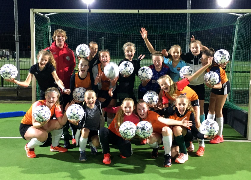 GoudenKansen's tweet photo. BLOG | "Het is zeer de moeite waard om als sportclub met cross-training aan de slag te gaan." Sporters worden beter, hebben minder blessures én meer plezier. Dat lees je in onze nieuwe blog. Hoe kijk jij hiernaar? Lees en praat mee: https://t.co/Ry5fqD9X6n https://t.co/Ouop9kViHy